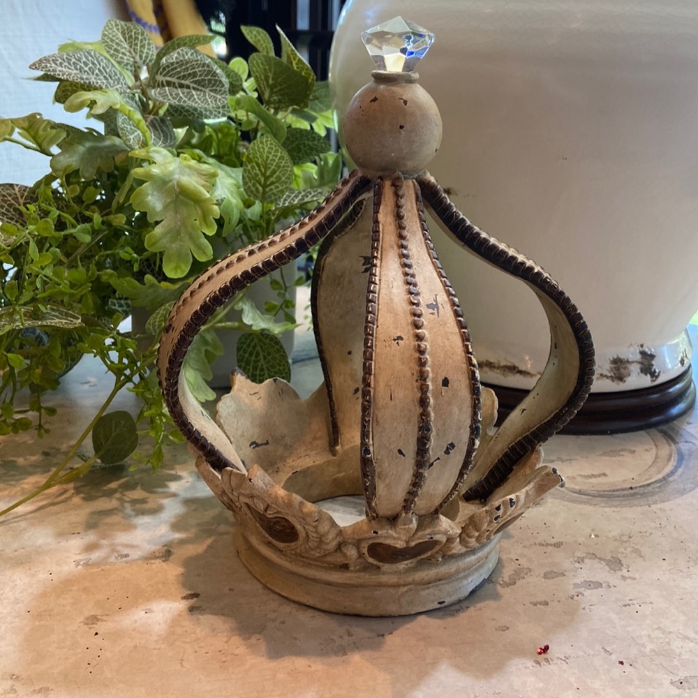 Crown decor